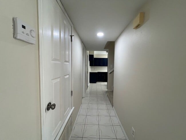 Building Photo - Cross Country Subdivision