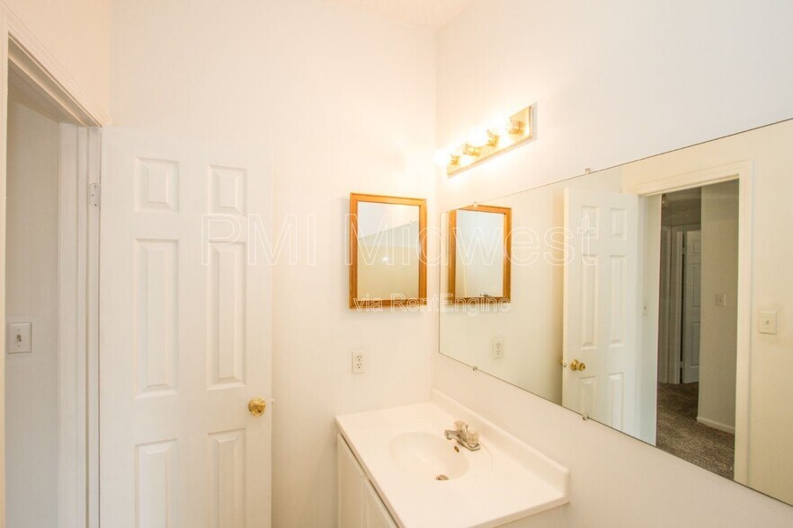 Building Photo - 1838 Keystone Lakes Dr