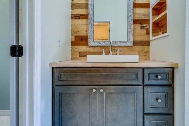 Building Photo - 508 Garland Cir