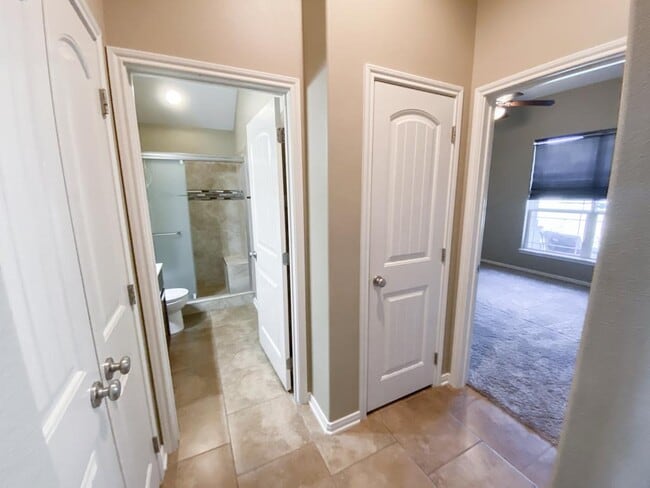 Building Photo - 113 Terravista Trl