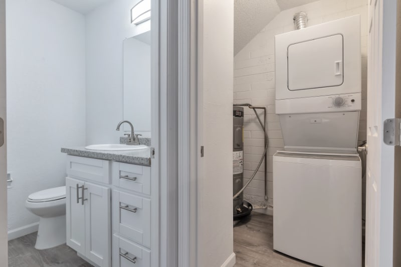 Building Photo - 1815 W Tuckey Ln