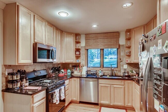 Building Photo - 2050 Sylvania Dr