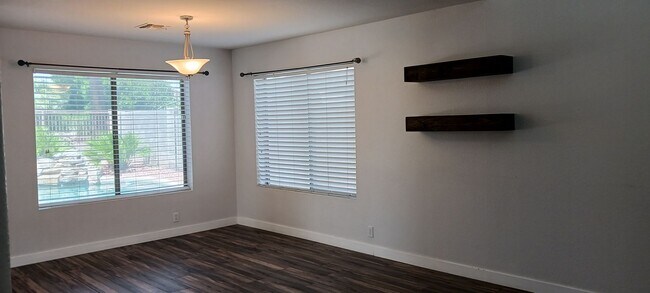 Building Photo - 3 Bed / 2 Bath with Loft and Pool