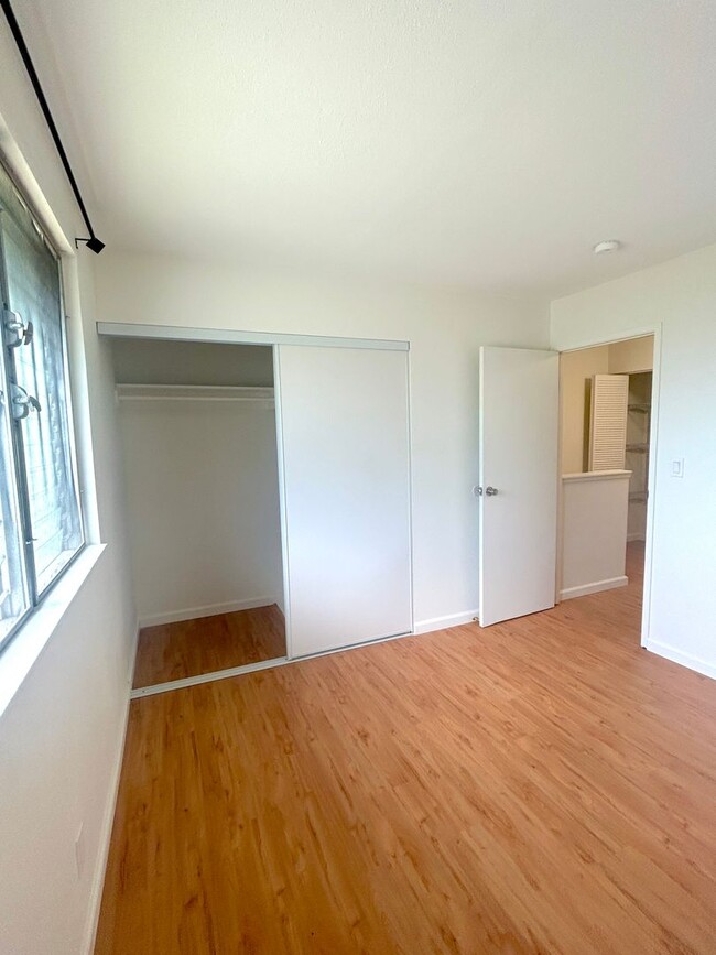 Building Photo - Completely Renovated Split-Level Nob Hill ...