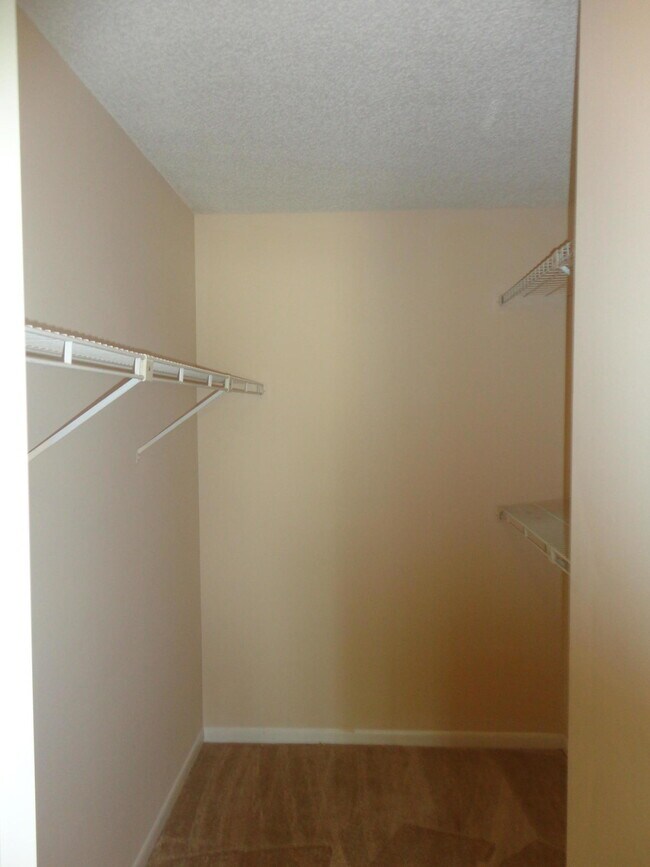 Building Photo - 3636 Alder Dr