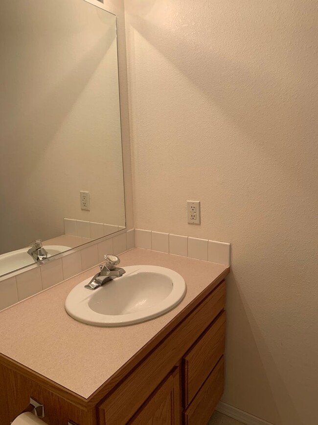 Building Photo - Charming Single-Level Rancher – 2 Bed, 2 Bath