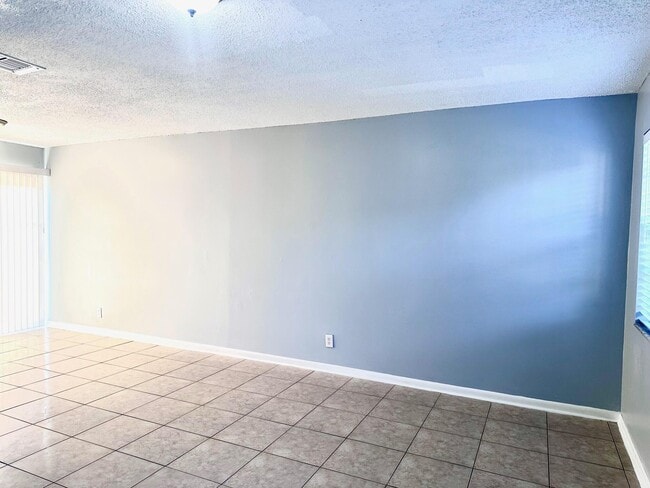 Building Photo - 9326 Sunrise Dr