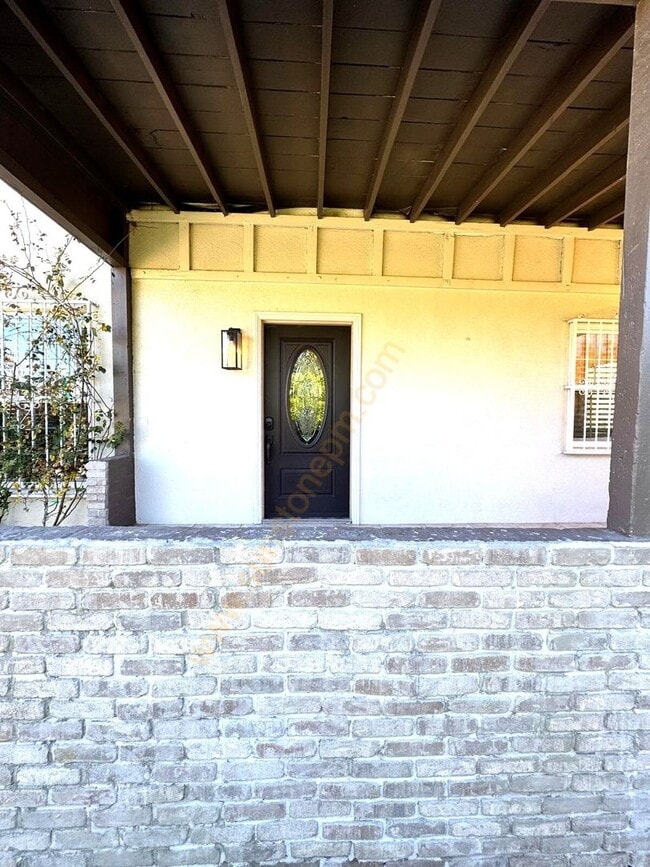 Building Photo - Beautifual Home