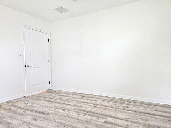 Building Photo - Beautiful 4/2 in Gainesville's Beldevere Area