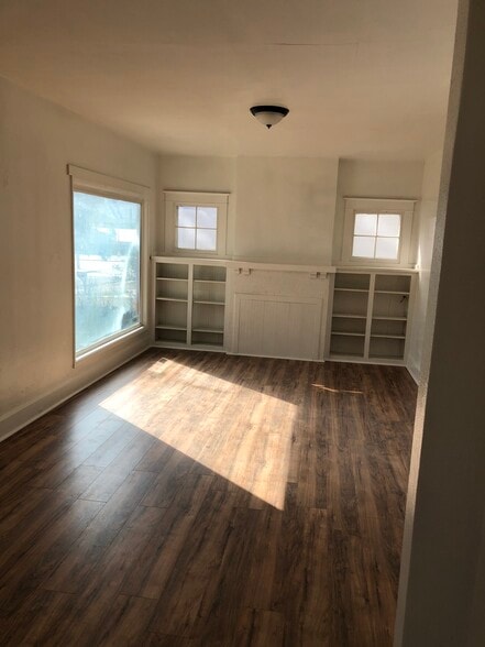 Living room - 520 11th St