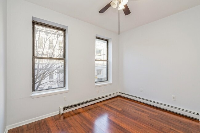 Building Photo - 817 Park Ave