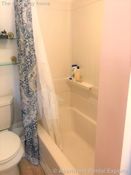 Building Photo - 277 Putnam Ave