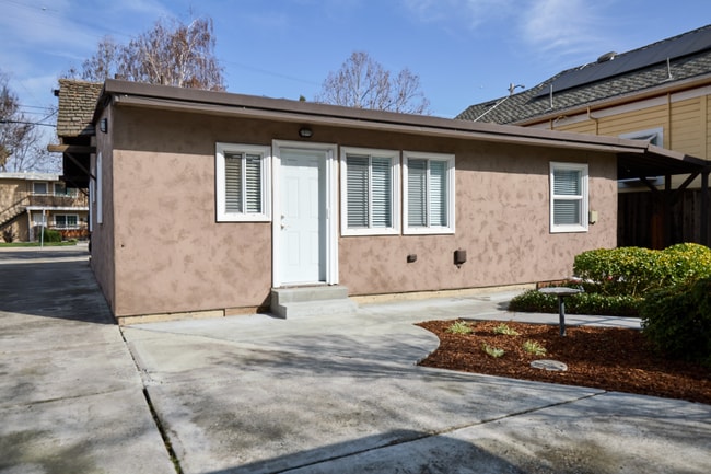 Building Photo - 781 Elm St