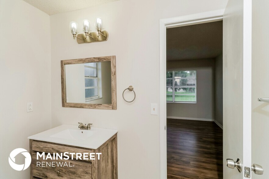 Building Photo - 822 7 Gables Cir SE