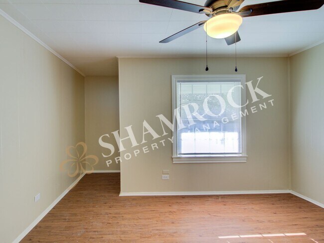 Building Photo - 2/1 Waco ISD House