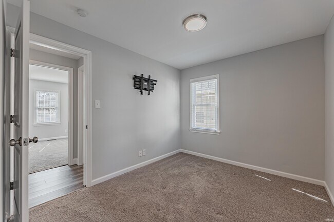 Building Photo - 2216 E Walnut St