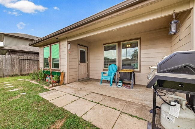 Building Photo - 811 Petunia Falls Ln