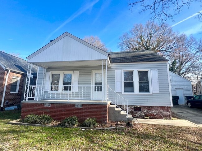 Primary Photo - Two bedroom 1 bath house in Burlington