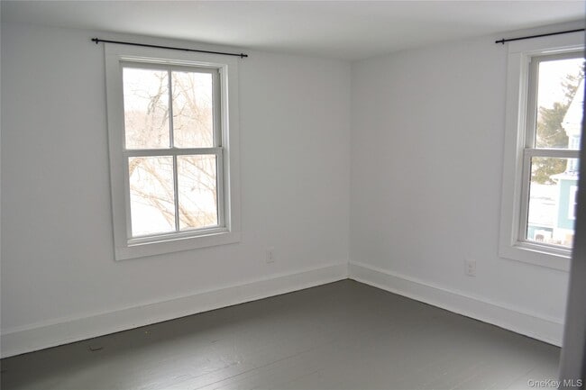 Building Photo - 2303 Lucas Turnpike