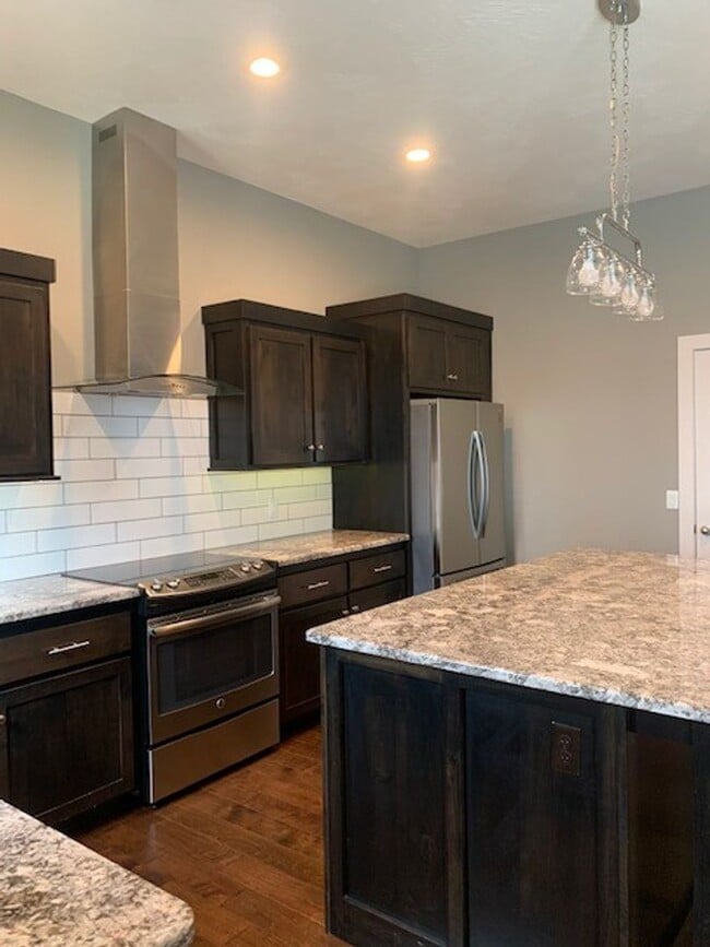 Building Photo - Beautiful Open Layout 3 Bedroom 2 Bath 3 Car Garage NIXA