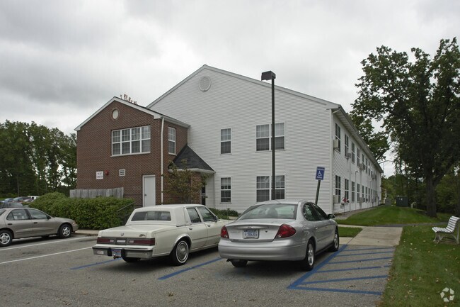 Building Photo - Oak Ridge