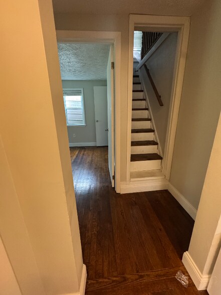 Building Photo - 401 Hollingsworth Cir