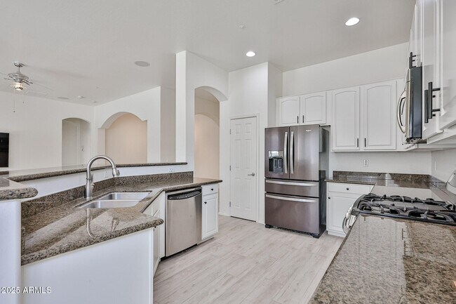 Building Photo - 30870 N 125th Dr