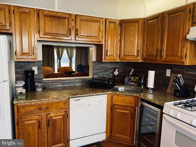 Primary Photo - 58 Drewes Ct