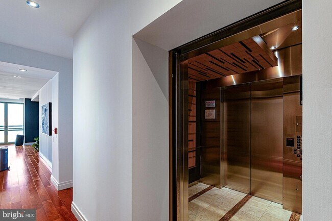 Building Photo - 147 Waterfront St