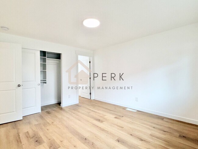 Building Photo - 3605 NE 10th Ct