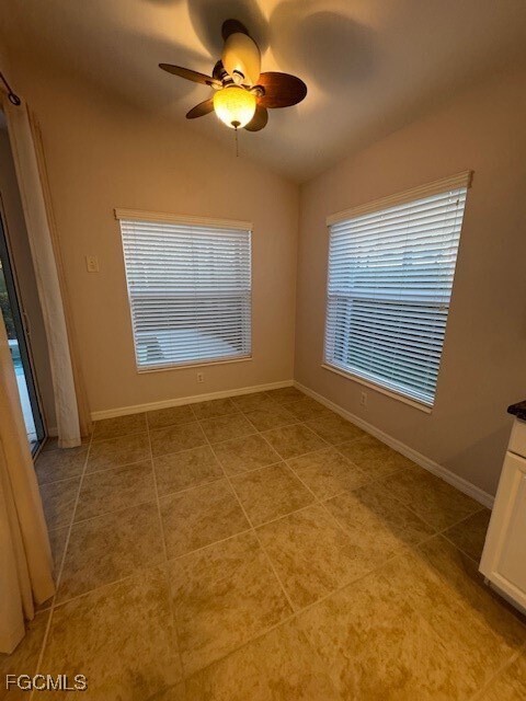 Building Photo - 10018 Oakhurst Way