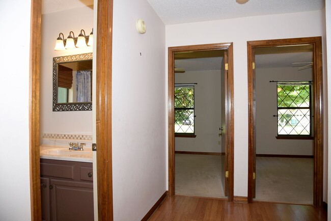 Building Photo - 3 Bedroom in Bluewater Bay!