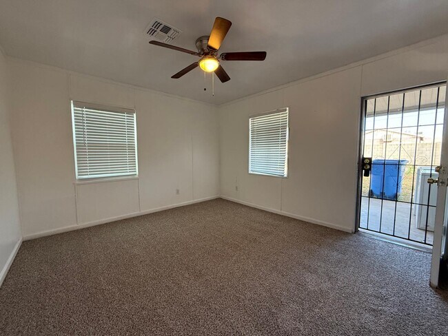 Building Photo - 3422 E Taylor St