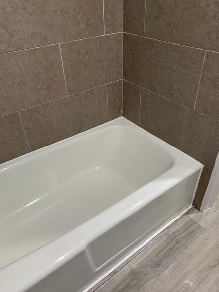 Building Photo - 1900 Peach Ave