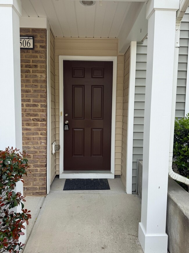 Building Photo - 8506 Quarton Dr