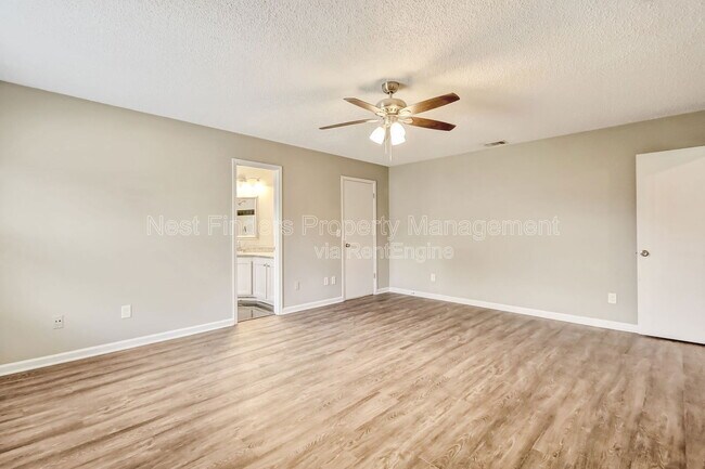 Building Photo - 10855 Mandarin Station Dr W