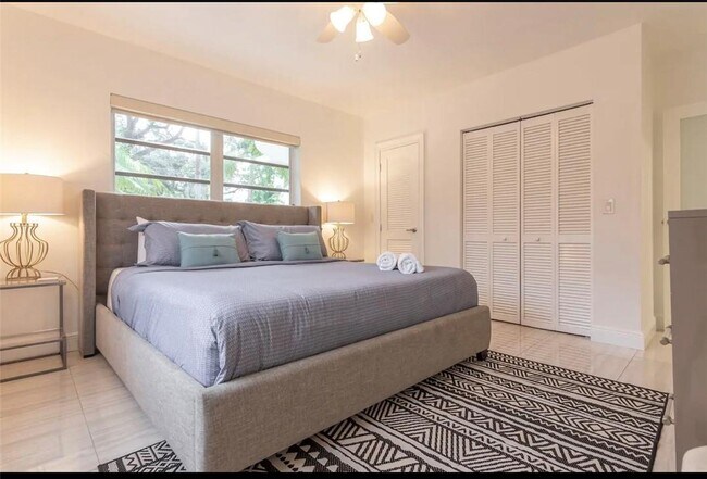 Building Photo - 1311 Monroe St