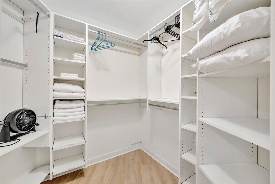 Building Photo - 1038 Contento St