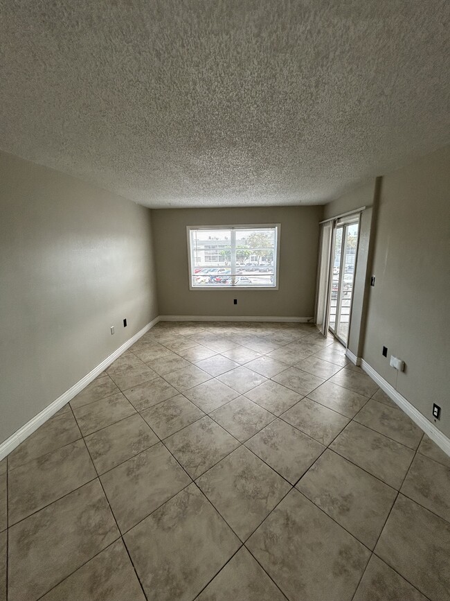 Building Photo - 6507 Winfield Blvd