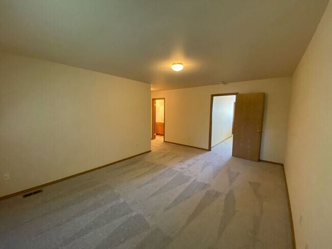 Building Photo - Ballou Estates in the Heart of South Hill