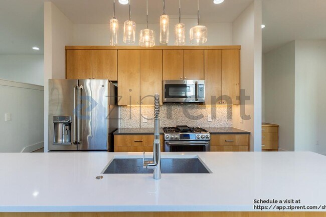Building Photo - 3133 Govalle Ave