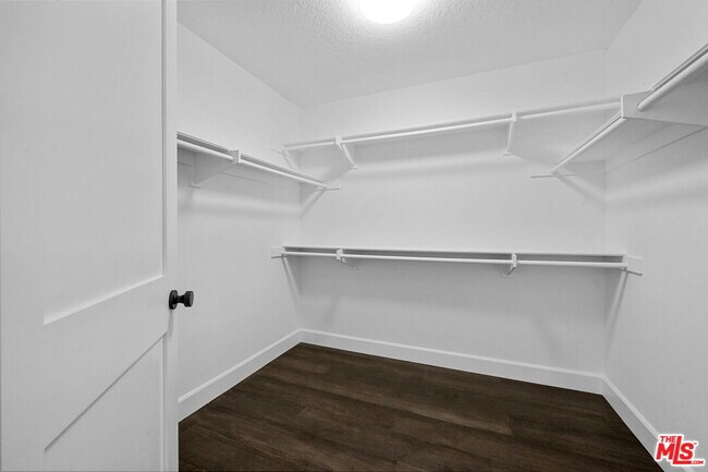 Building Photo - 1486 Palisades Dr