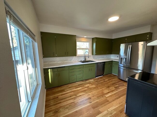 Building Photo - 6815 Lower Ridge Rd