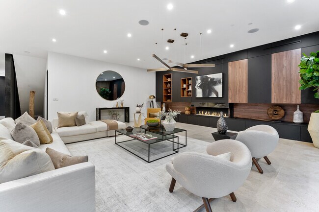 Building Photo - 9031 Alto Cedro Dr