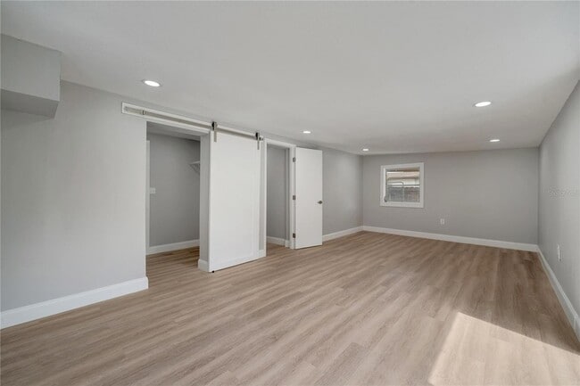 Building Photo - 2303 Bonneville Dr