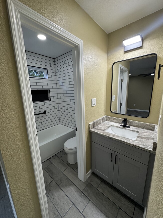 Building Photo - 109 Cuchens Ln