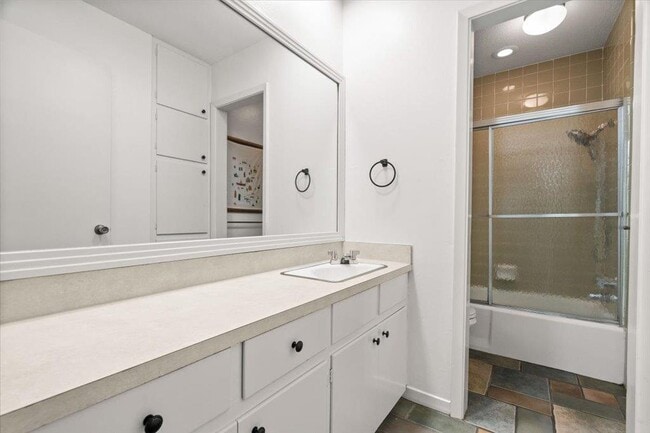 Building Photo - 9503 Castlewood Dr