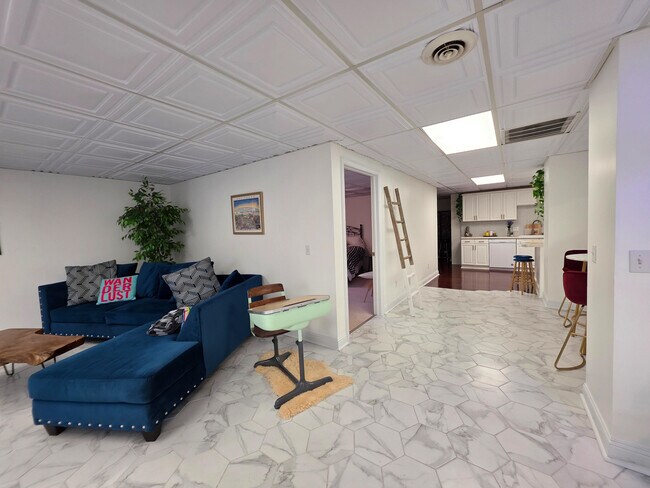 Building Photo - 3427 E Dobson Pl