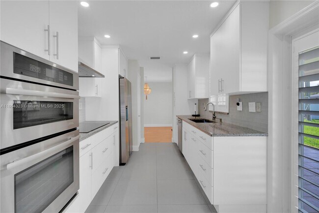 Building Photo - 13232 SW 52nd Terrace