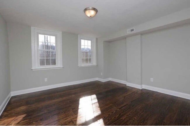 Building Photo - 2 Bedroom 1.5 Bath Home in Conshohocken wi...